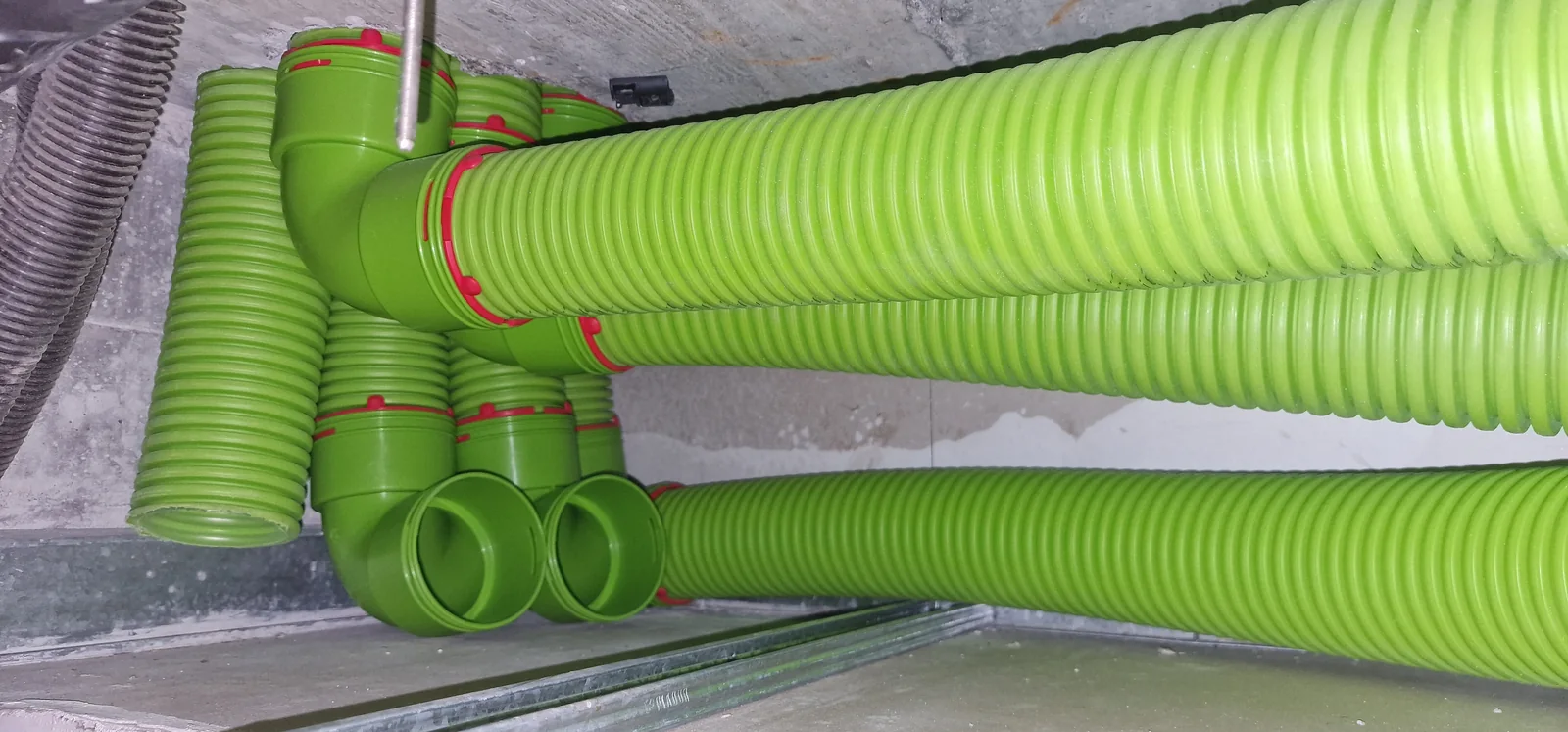 Detalle de conductos y accesorios del sistema de ventilación Siber